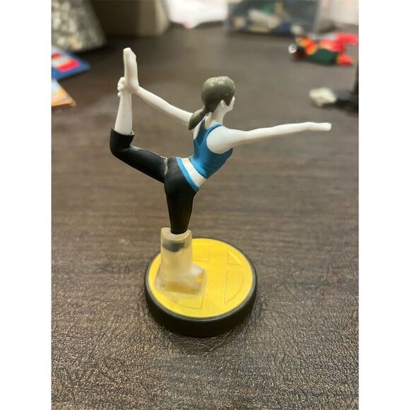 Nintendo Amiibo Wii Fit Trainer Super Smash Bros Series Figure - Picture 2 of 3